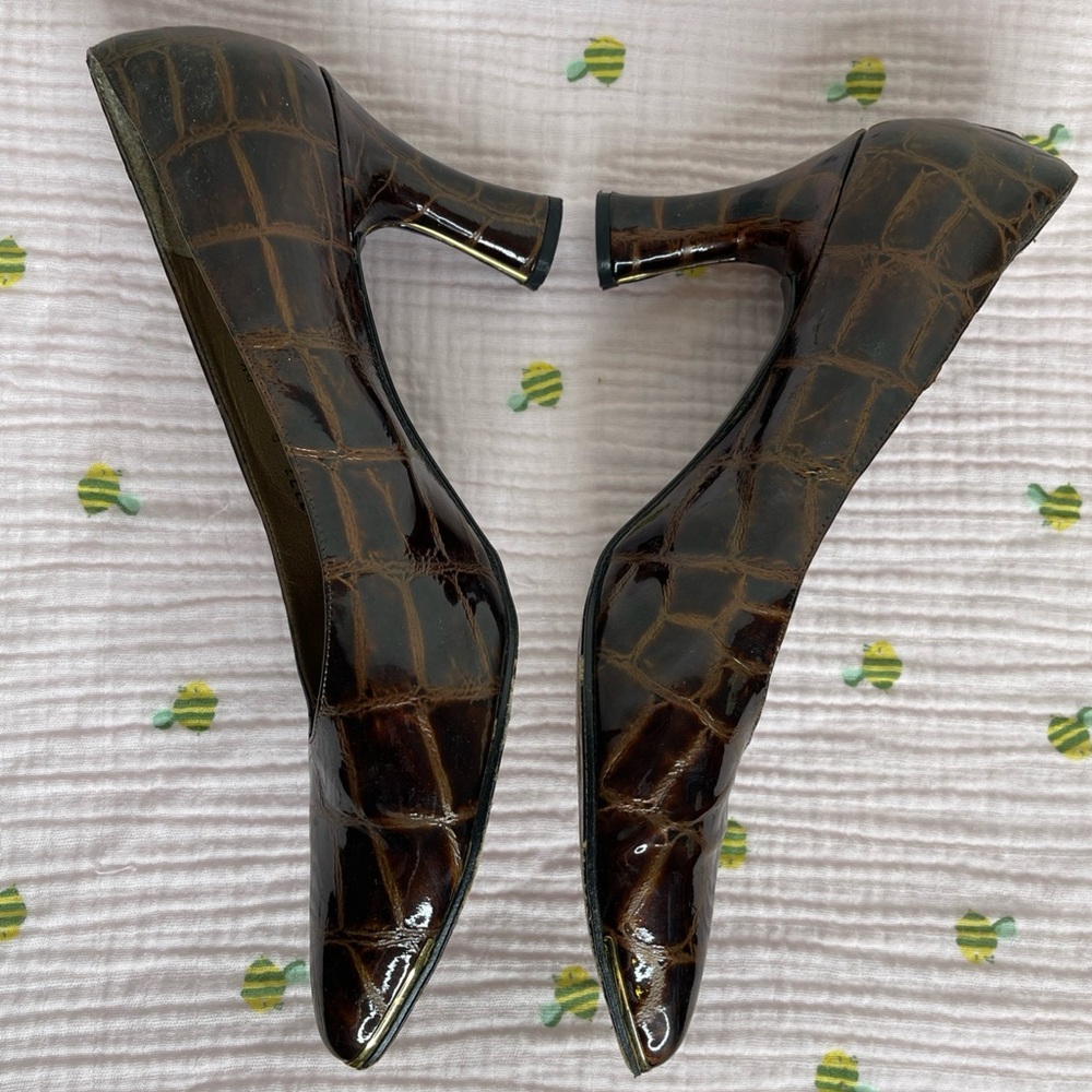 Stuart Weitzman Embossed Brown Patent Leather Pumps Size 8.5 - Picture 7 of 11
